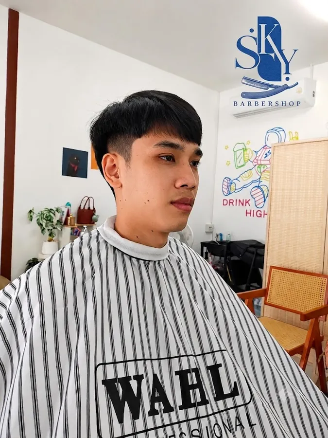 ทรงผมชายทูบล็อกสไลด์ข้าง ตัดโดยช่างหนูนา สกาย บาเบอร์ นิคมพัฒนา